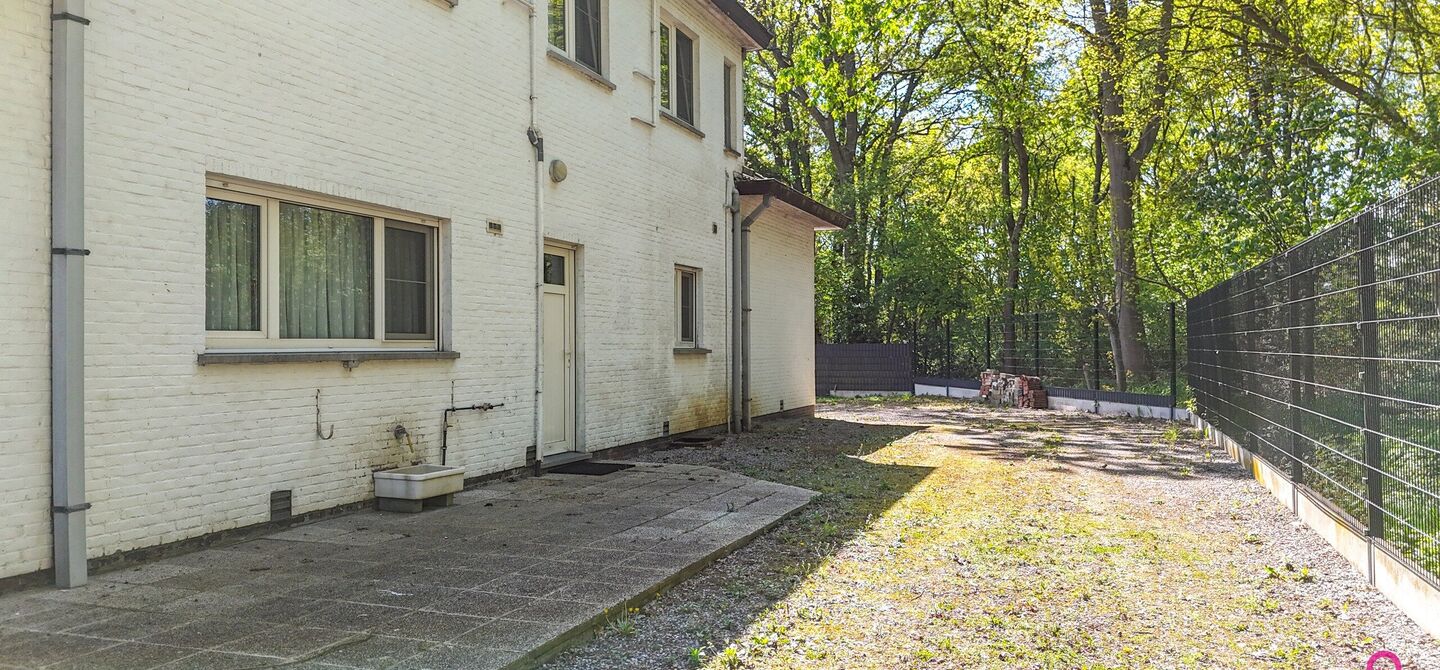 Bij ImmoFusion 7/7 “open huis” : klik op onze 3D-TOUR.
Ervaar vastgoed alsof je er zelf doorloopt!
Welkom in deze verrassend ruime open bebouwing gelegen op een uitstekende locatie langs de Heppensesteenweg in Beringen. Met maar liefst 328m² bewoonb