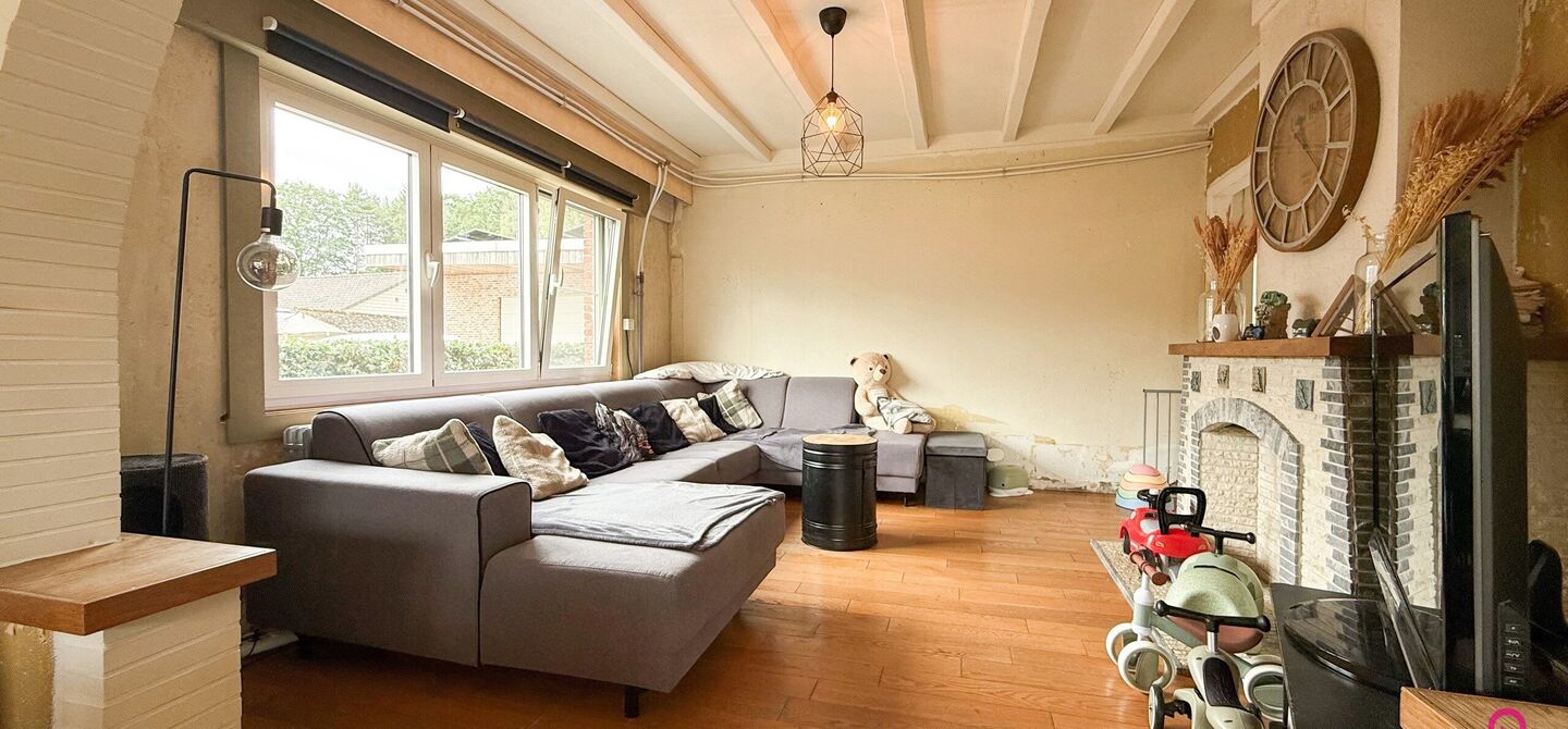 Ruime gezinswoning met vergunde garage van 125 m&sup2; op toplocatie in Koersel

Op een boogscheut van het groene karakter van Koersel en het geliefde Koersel Kapelleke vinden we deze verrassend ruime woning terug op een perceel van maar liefst 10 are. Dankzi