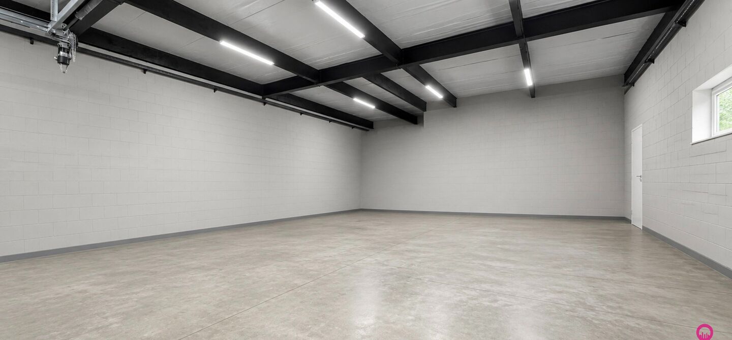 Ruime gezinswoning met vergunde garage van 125 m&sup2; op toplocatie in Koersel

Op een boogscheut van het groene karakter van Koersel en het geliefde Koersel Kapelleke vinden we deze verrassend ruime woning terug op een perceel van maar liefst 10 are. Dankzi