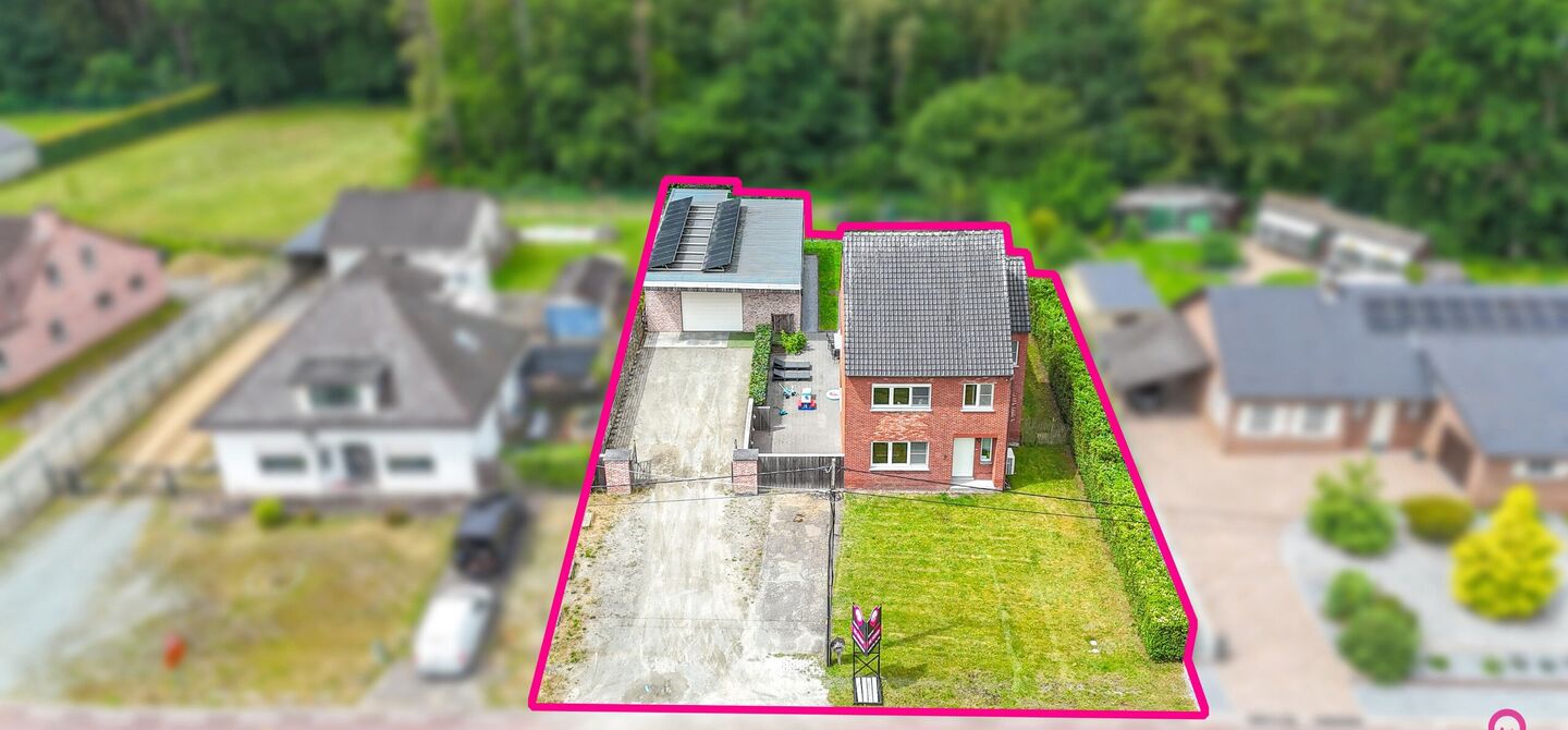 Ruime gezinswoning met vergunde garage van 125 m&sup2; op toplocatie in Koersel

Op een boogscheut van het groene karakter van Koersel en het geliefde Koersel Kapelleke vinden we deze verrassend ruime woning terug op een perceel van maar liefst 10 are. Dankzi