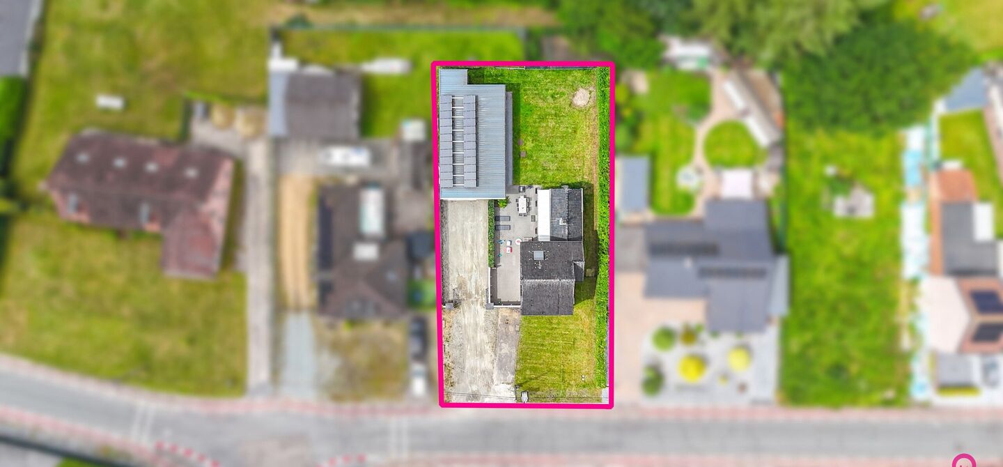 Ruime gezinswoning met vergunde garage van 125 m&sup2; op toplocatie in Koersel

Op een boogscheut van het groene karakter van Koersel en het geliefde Koersel Kapelleke vinden we deze verrassend ruime woning terug op een perceel van maar liefst 10 are. Dankzi