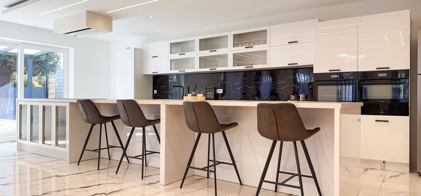 Bij ImmoFusion 7/7 &ldquo;open huis&rdquo;: klik op onze 3D-TOUR.
Ervaar vastgoed alsof je er zelf doorloopt!

Ontdek deze indrukwekkende open bebouwing in de Tervantstraat 198 te Paal, een woning die in 2025 een volledige transformatie kreeg en vandaag bijna als
