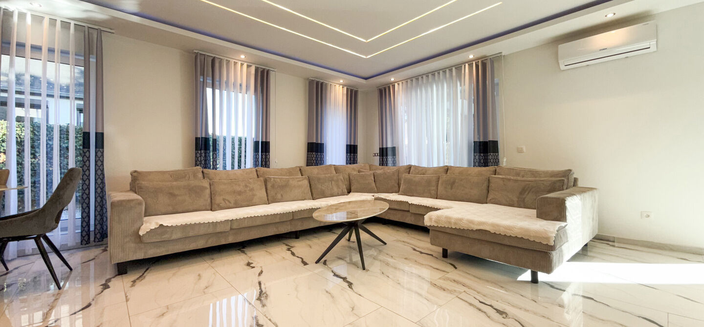 Bij ImmoFusion 7/7 &ldquo;open huis&rdquo;: klik op onze 3D-TOUR.
Ervaar vastgoed alsof je er zelf doorloopt!

Ontdek deze indrukwekkende open bebouwing in de Tervantstraat 198 te Paal, een woning die in 2025 een volledige transformatie kreeg en vandaag bijna als
