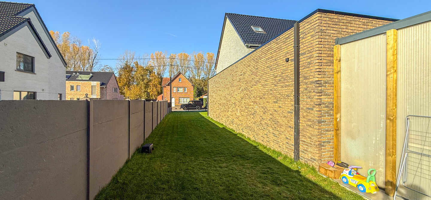 Bij ImmoFusion 7/7 &ldquo;open huis&rdquo;: klik op onze 3D-TOUR.
Ervaar vastgoed alsof je er zelf doorloopt!

Ontdek deze indrukwekkende open bebouwing in de Tervantstraat 198 te Paal, een woning die in 2025 een volledige transformatie kreeg en vandaag bijna als
