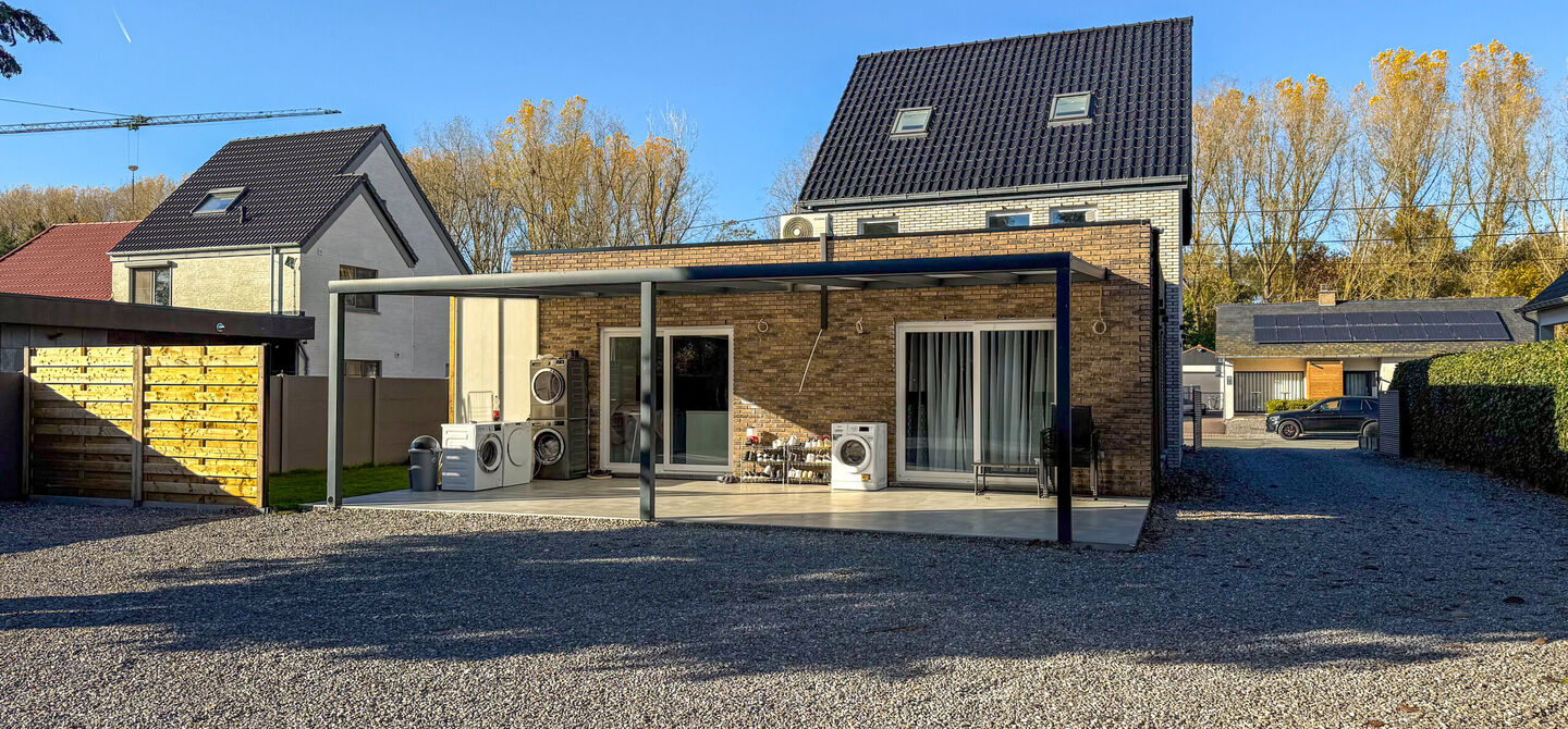 Bij ImmoFusion 7/7 &ldquo;open huis&rdquo;: klik op onze 3D-TOUR.
Ervaar vastgoed alsof je er zelf doorloopt!

Ontdek deze indrukwekkende open bebouwing in de Tervantstraat 198 te Paal, een woning die in 2025 een volledige transformatie kreeg en vandaag bijna als