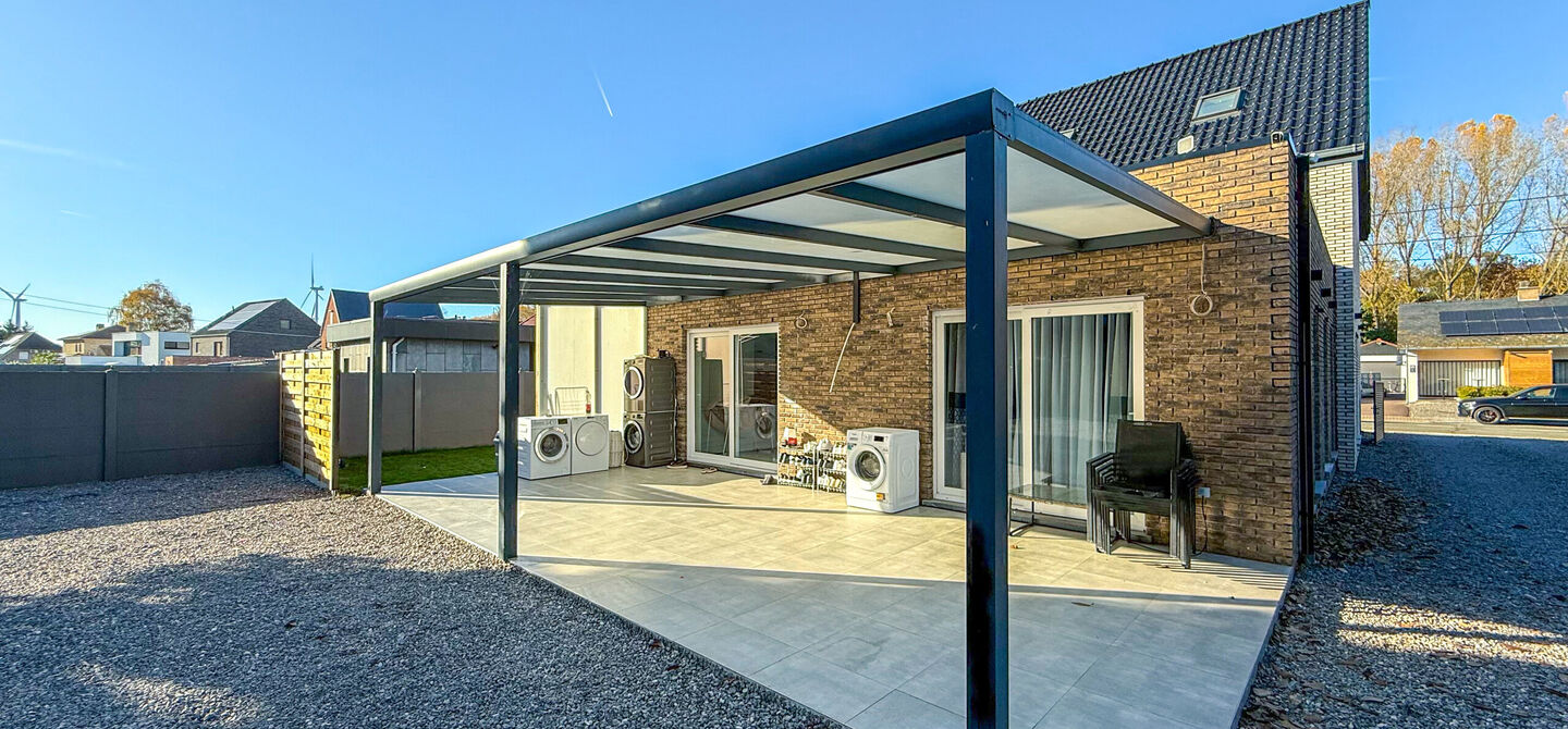 Bij ImmoFusion 7/7 &ldquo;open huis&rdquo;: klik op onze 3D-TOUR.
Ervaar vastgoed alsof je er zelf doorloopt!

Ontdek deze indrukwekkende open bebouwing in de Tervantstraat 198 te Paal, een woning die in 2025 een volledige transformatie kreeg en vandaag bijna als
