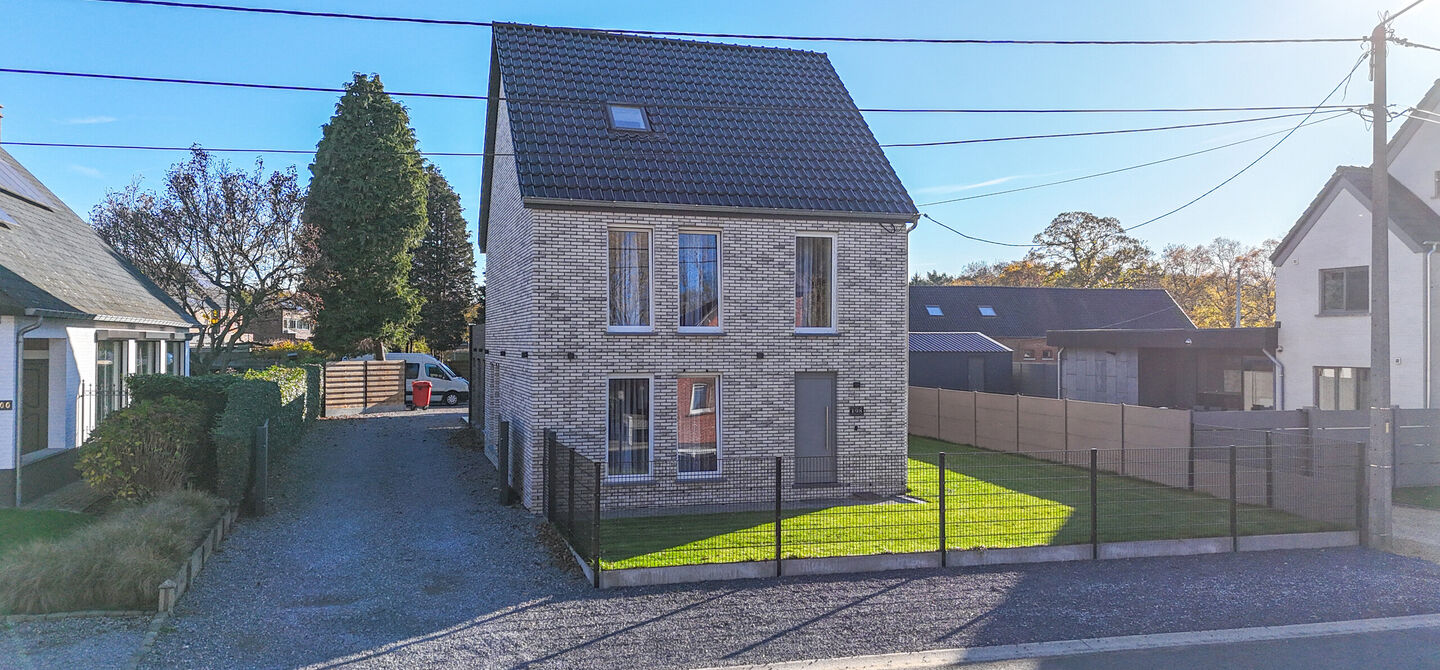 Bij ImmoFusion 7/7 &ldquo;open huis&rdquo;: klik op onze 3D-TOUR.
Ervaar vastgoed alsof je er zelf doorloopt!

Ontdek deze indrukwekkende open bebouwing in de Tervantstraat 198 te Paal, een woning die in 2025 een volledige transformatie kreeg en vandaag bijna als