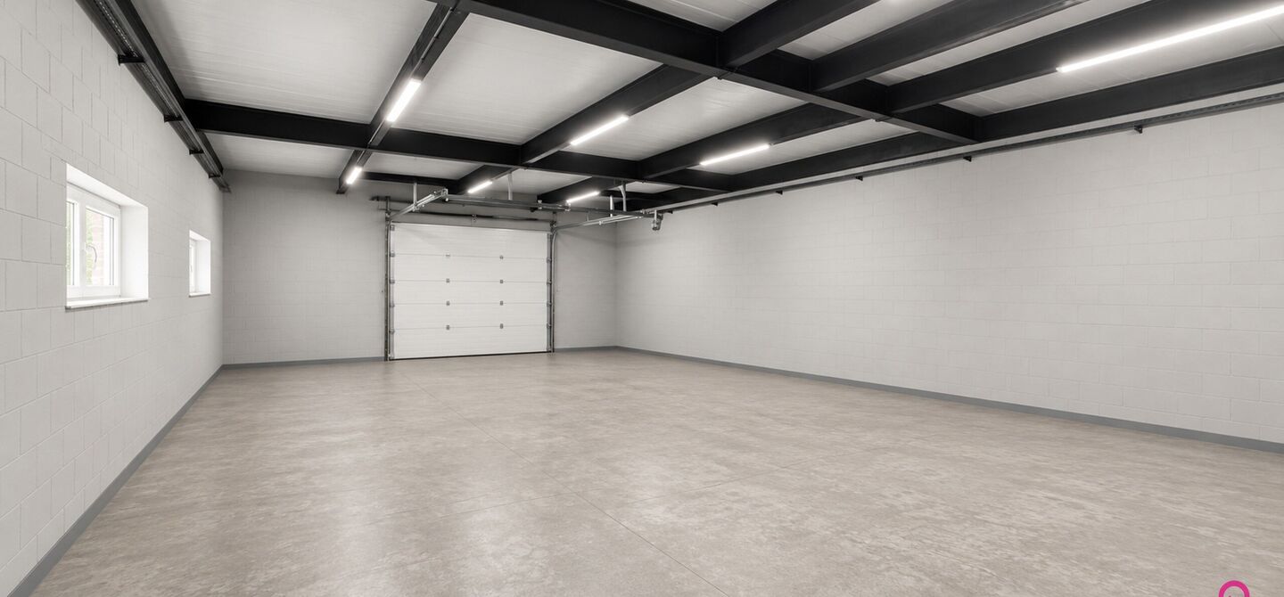 Ruime gezinswoning met vergunde garage van 125 m² op toplocatie in Koersel
Op een boogscheut van het groene karakter van Koersel en het geliefde Koersel Kapelleke vinden we deze verrassend ruime woning terug op een perceel van maar liefst 10 are. Dankzi