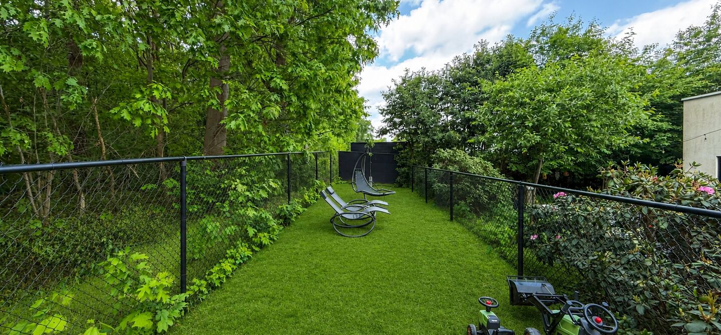 Bij ImmoFusion 7/7 Open Huis – Ontdek deze woning via onze exclusieve 3D-Tour!
Op zoek naar een instapklare, energiezuinige gezinswoning op een rustige locatie? Dan zal deze prachtige halfopen bebouwing in Beringen je meteen weten te overtuigen. Deze r