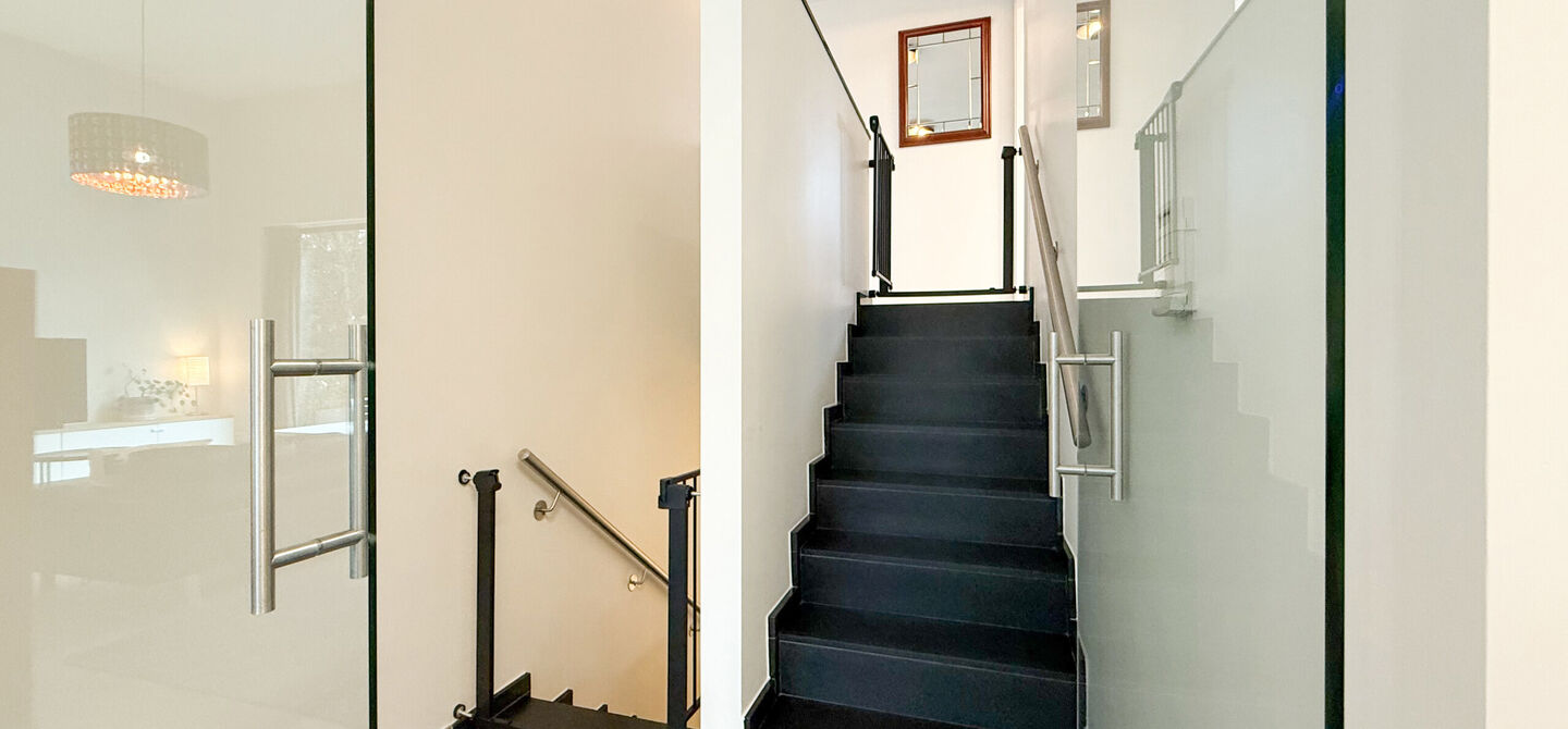 Bij ImmoFusion 7/7 Open Huis – Ontdek deze woning via onze exclusieve 3D-Tour!
Op zoek naar een instapklare, energiezuinige gezinswoning op een rustige locatie? Dan zal deze prachtige halfopen bebouwing in Beringen je meteen weten te overtuigen. Deze r