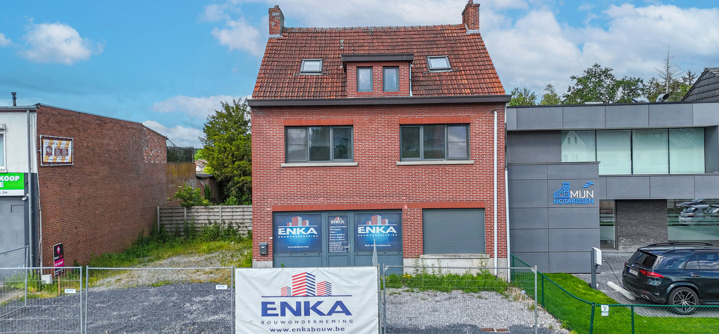 Bij ImmoFusion 7/7 “open huis” : klik op onze 3D-TOUR.
Ervaar vastgoed alsof je er zelf doorloopt!
Bent u op zoek naar een eigendom waar wonen en werken perfect gecombineerd kunnen worden? Dan is deze veelzijdige handelswoning aan de Koolmijnlaan 384
