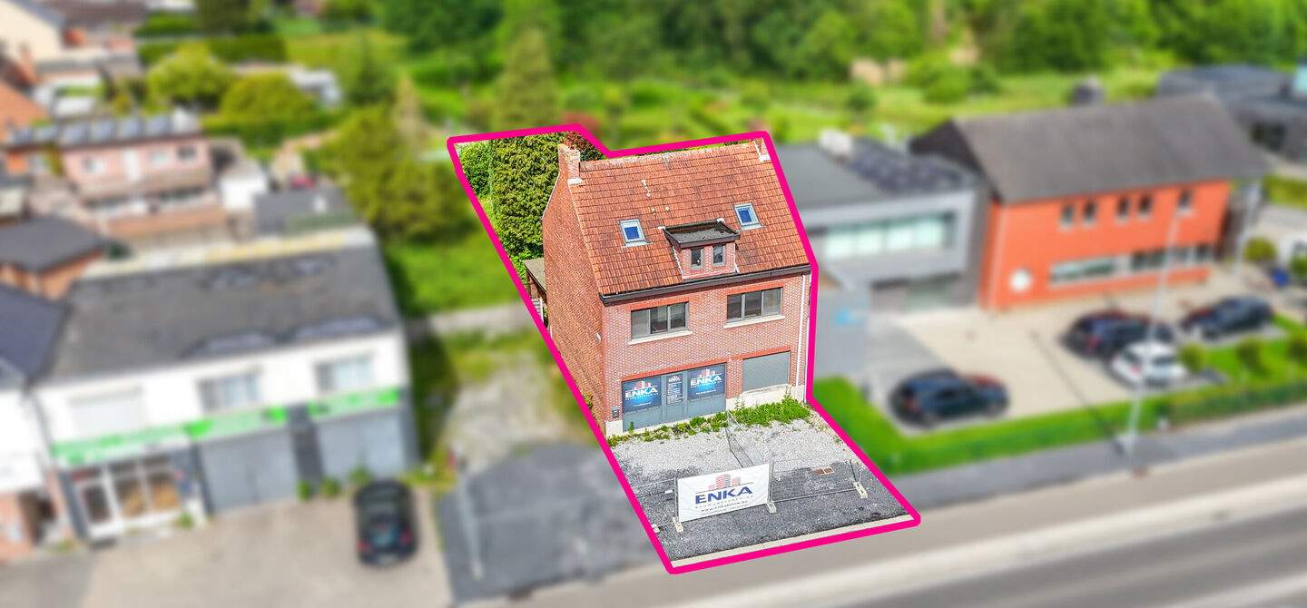 Bij ImmoFusion 7/7 “open huis” : klik op onze 3D-TOUR.
Ervaar vastgoed alsof je er zelf doorloopt!
Bent u op zoek naar een eigendom waar wonen en werken perfect gecombineerd kunnen worden? Dan is deze veelzijdige handelswoning aan de Koolmijnlaan 384