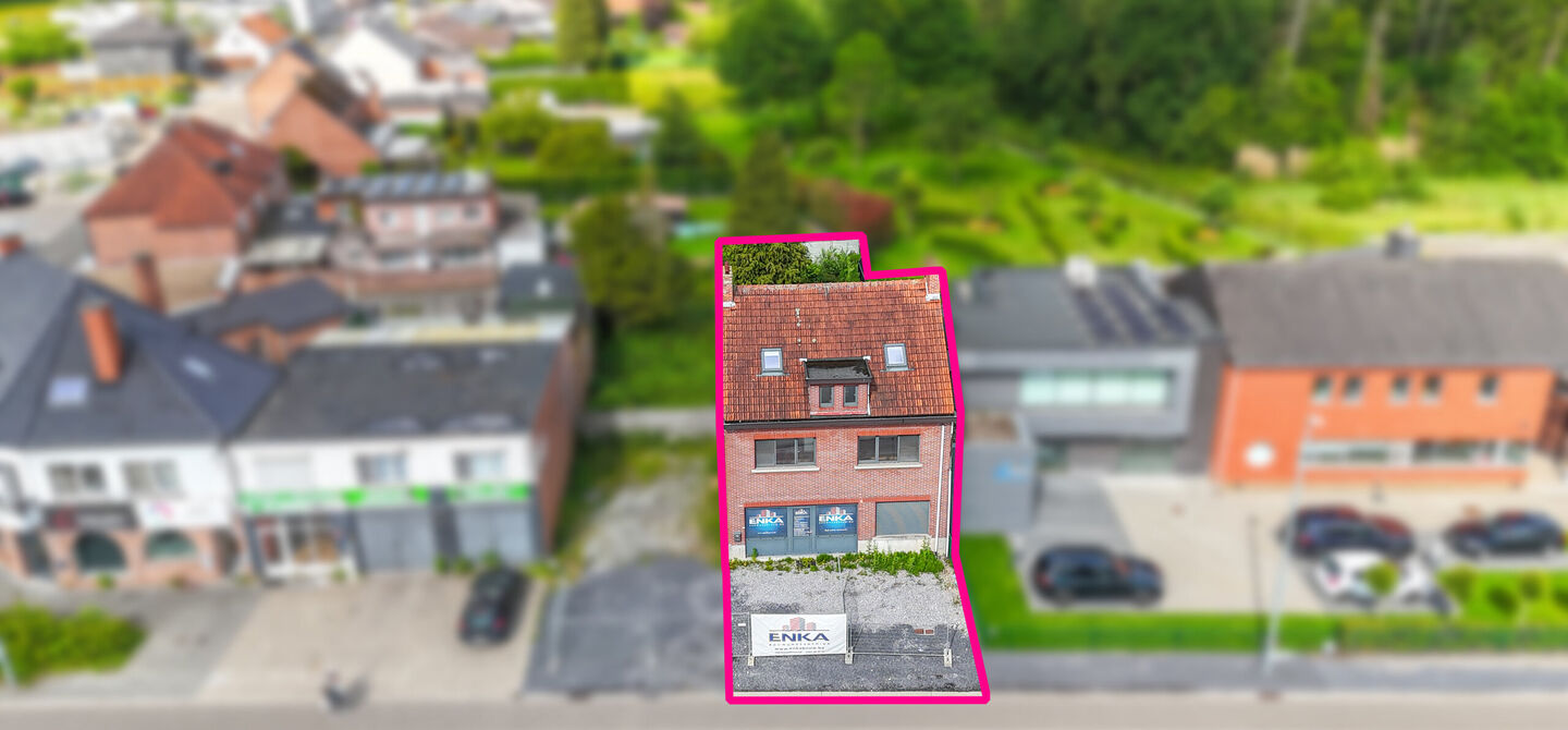 Bij ImmoFusion 7/7 “open huis” : klik op onze 3D-TOUR.
Ervaar vastgoed alsof je er zelf doorloopt!
Bent u op zoek naar een eigendom waar wonen en werken perfect gecombineerd kunnen worden? Dan is deze veelzijdige handelswoning aan de Koolmijnlaan 384