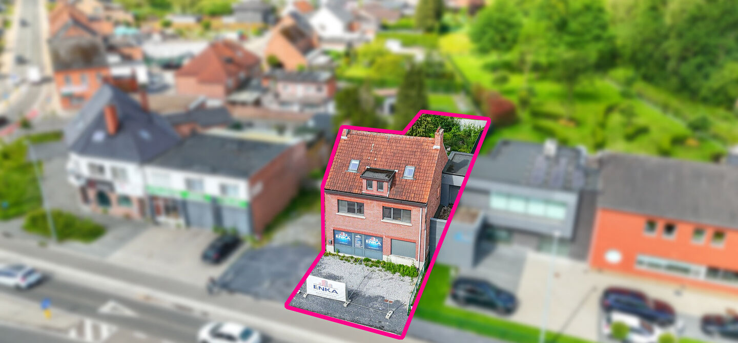 Bij ImmoFusion 7/7 “open huis” : klik op onze 3D-TOUR.
Ervaar vastgoed alsof je er zelf doorloopt!
Bent u op zoek naar een eigendom waar wonen en werken perfect gecombineerd kunnen worden? Dan is deze veelzijdige handelswoning aan de Koolmijnlaan 384