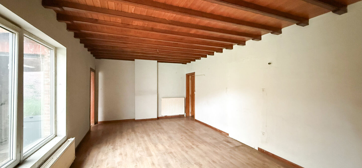 Bij ImmoFusion 7/7 “open huis” : klik op onze 3D-TOUR.
Ervaar vastgoed alsof je er zelf doorloopt!
Bent u op zoek naar een eigendom waar wonen en werken perfect gecombineerd kunnen worden? Dan is deze veelzijdige handelswoning aan de Koolmijnlaan 384