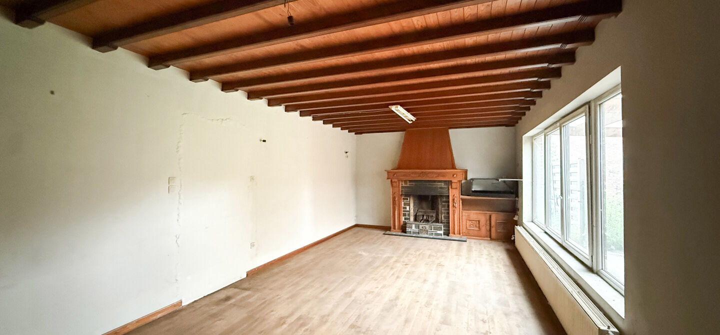 Bij ImmoFusion 7/7 “open huis” : klik op onze 3D-TOUR.
Ervaar vastgoed alsof je er zelf doorloopt!
Bent u op zoek naar een eigendom waar wonen en werken perfect gecombineerd kunnen worden? Dan is deze veelzijdige handelswoning aan de Koolmijnlaan 384
