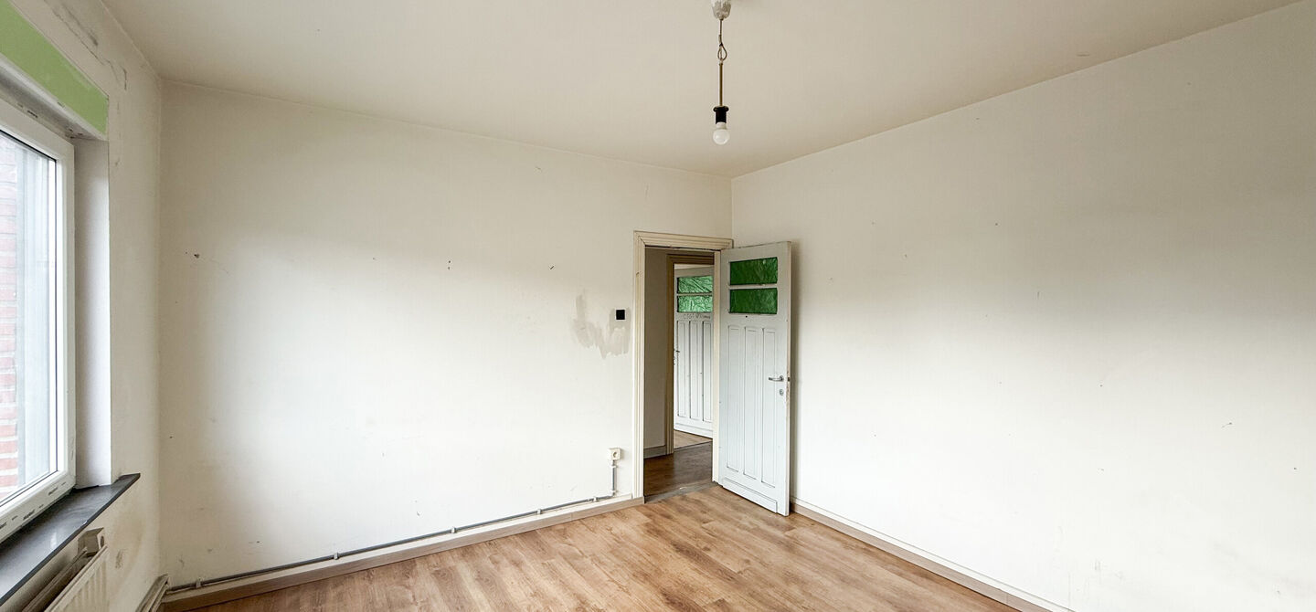 Bij ImmoFusion 7/7 “open huis” : klik op onze 3D-TOUR.
Ervaar vastgoed alsof je er zelf doorloopt!
Bent u op zoek naar een eigendom waar wonen en werken perfect gecombineerd kunnen worden? Dan is deze veelzijdige handelswoning aan de Koolmijnlaan 384