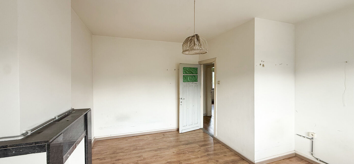 Bij ImmoFusion 7/7 “open huis” : klik op onze 3D-TOUR.
Ervaar vastgoed alsof je er zelf doorloopt!
Bent u op zoek naar een eigendom waar wonen en werken perfect gecombineerd kunnen worden? Dan is deze veelzijdige handelswoning aan de Koolmijnlaan 384