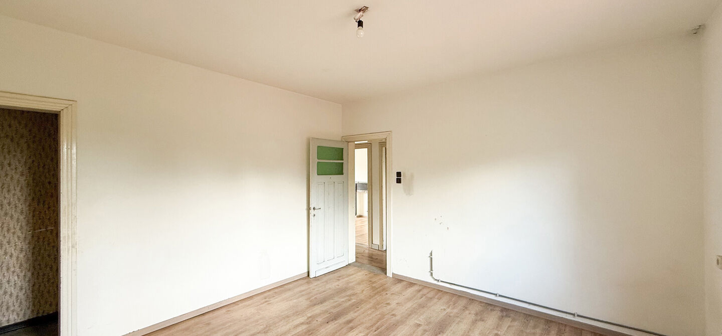 Bij ImmoFusion 7/7 “open huis” : klik op onze 3D-TOUR.
Ervaar vastgoed alsof je er zelf doorloopt!
Bent u op zoek naar een eigendom waar wonen en werken perfect gecombineerd kunnen worden? Dan is deze veelzijdige handelswoning aan de Koolmijnlaan 384