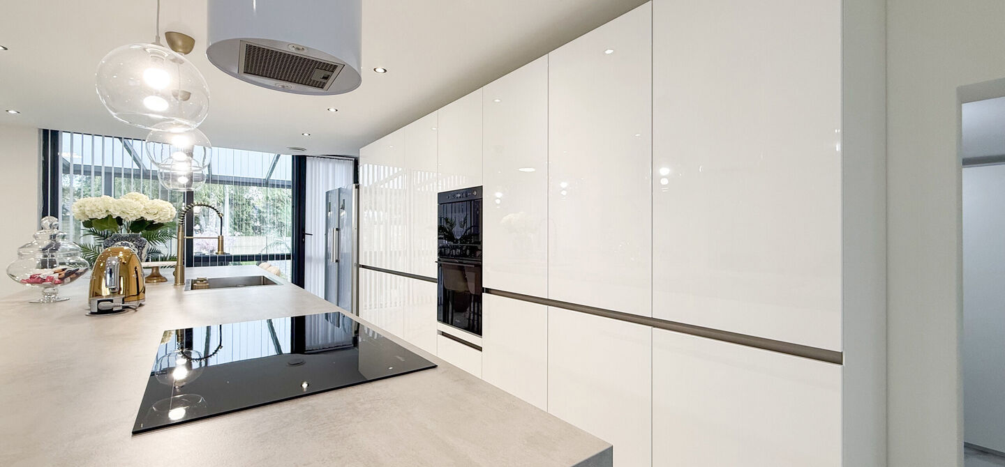 Bij ImmoFusion 7/7 “open huis” : klik op onze 3D-TOUR.
Ervaar vastgoed alsof je er zelf doorloopt!
Stap binnen in deze prachtig gerenoveerde woning uit 2024, gelegen in een rustige doodlopende straat langs het kanaal van Beringen. Met een bewoonba