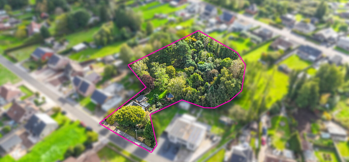 Rust, ruimte en architecturale charme op een riant perceel
Sommige woningen voelen meteen als thuiskomen. Deze bijzondere architectuurwoning in Koersel combineert ruimte, comfort, licht en karakter met een uitzonderlijk groene omgeving. Gelegen op een ri