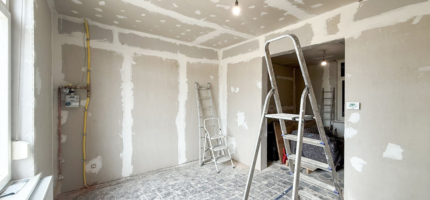 Bij ImmoFusion 7/7 “open huis” : klik op onze 3D-TOUR.
Ervaar vastgoed alsof je er zelf doorloopt!
Ben je op zoek naar een woning die je volledig naar eigen smaak kan afwerken? Dan is deze woning aan het Albertkanaal in Beringen zeker het bekijken
