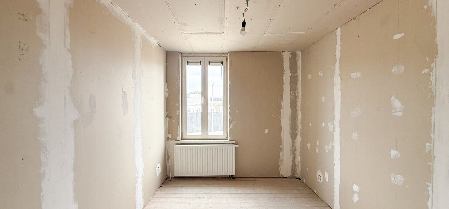Bij ImmoFusion 7/7 “open huis” : klik op onze 3D-TOUR.
Ervaar vastgoed alsof je er zelf doorloopt!
Ben je op zoek naar een woning die je volledig naar eigen smaak kan afwerken? Dan is deze woning aan het Albertkanaal in Beringen zeker het bekijken