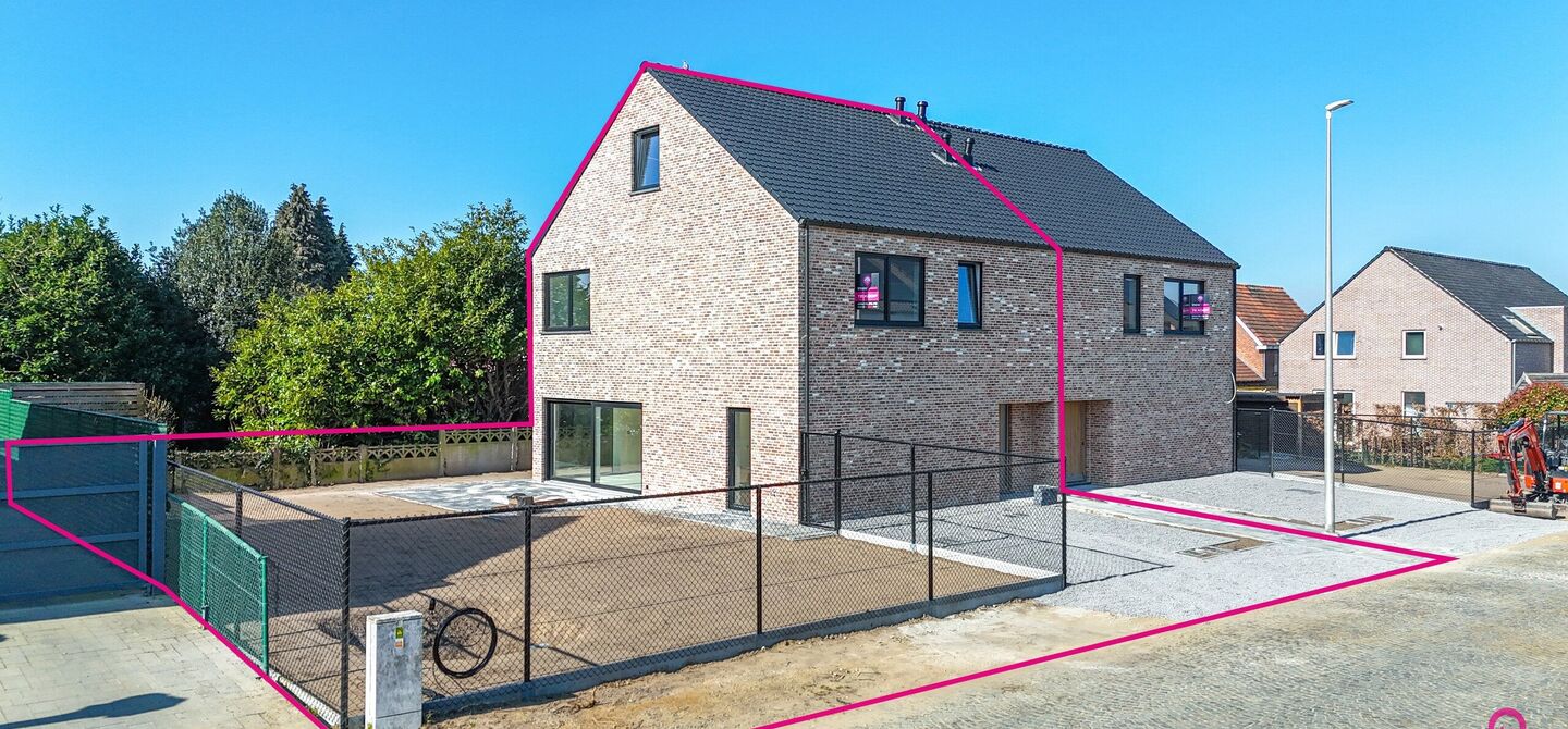 Bij ImmoFusion 7/7 “open huis” : klik op onze 3D-TOUR.
Ervaar vastgoed alsof je er zelf doorloopt!

Welkom in deze schitterende halfopen BEN-nieuwbouwwoning in Paal, voorzien van 3 slaapkamers met mogelijk tot 4 slaapkamers en grote tuin. Kopen is ver
