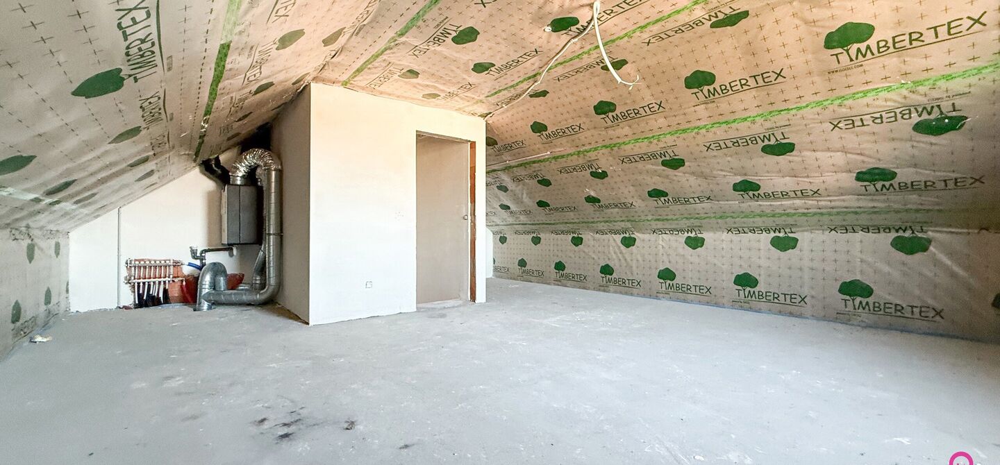 Bij ImmoFusion  7/7 “open huis”  : klik op onze 3D-TOUR.
Ervaar vastgoed alsof je er zelf doorloopt!

Welkom in deze schitterende halfopen BEN-nieuwbouwwoning in Paal, voorzien van 3 slaapkamers met mogelijk tot 4 slaapkamers en grote tuin. Kopen is v