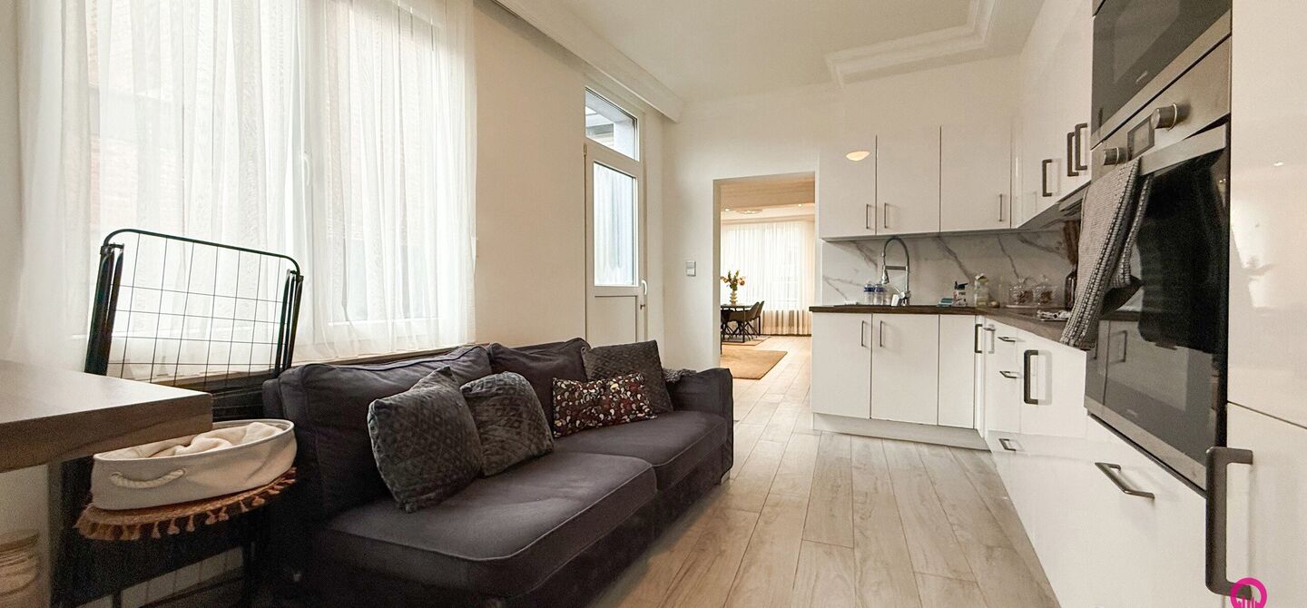 Bij ImmoFusion 7/7 “open huis”: klik op onze 3D-TOUR. Ervaar vastgoed alsof je er zelf doorloopt!

Welkom in deze prachtig gerenoveerde woning, gelegen in het bruisende hart van Beringen! Deze ruime en energiezuinige woning biedt een bewoonbare opperv