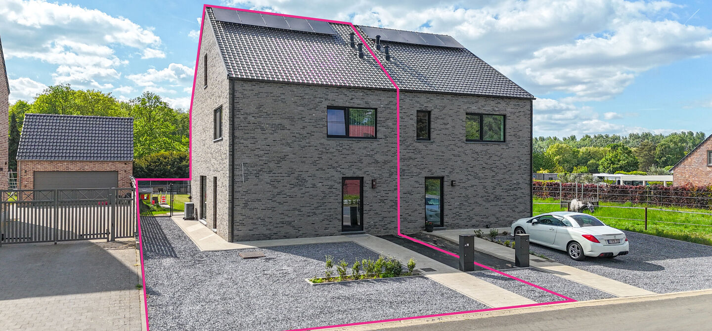 Bij ImmoFusion  7/7 “open huis”  : klik op onze 3D-TOUR.
Ervaar vastgoed alsof je er zelf doorloopt!

Welkom in deze schitterende halfopen BEN-nieuwbouwwoning in Paal, voorzien van vier slaapkamers. Kopen is verhuizen: deze woning is helemaal klaar om