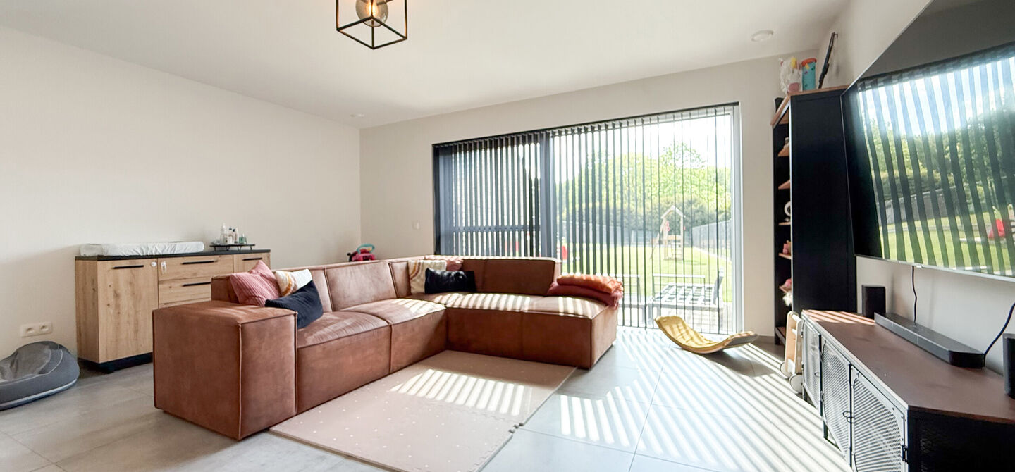 Bij ImmoFusion  7/7 “open huis”  : klik op onze 3D-TOUR.
Ervaar vastgoed alsof je er zelf doorloopt!

Welkom in deze schitterende halfopen BEN-nieuwbouwwoning in Paal, voorzien van vier slaapkamers. Kopen is verhuizen: deze woning is helemaal klaar om