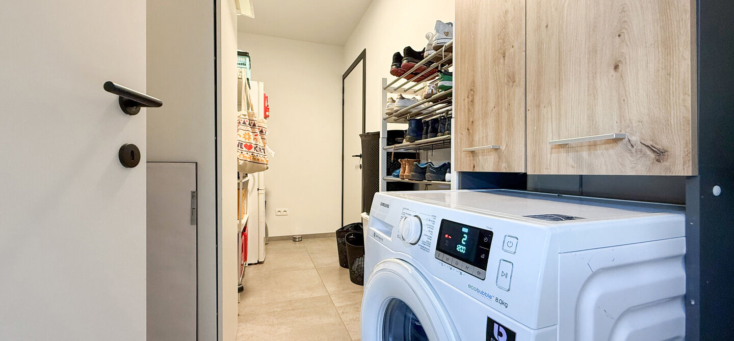 Bij ImmoFusion  7/7 “open huis”  : klik op onze 3D-TOUR.
Ervaar vastgoed alsof je er zelf doorloopt!

Welkom in deze schitterende halfopen BEN-nieuwbouwwoning in Paal, voorzien van vier slaapkamers. Kopen is verhuizen: deze woning is helemaal klaar om