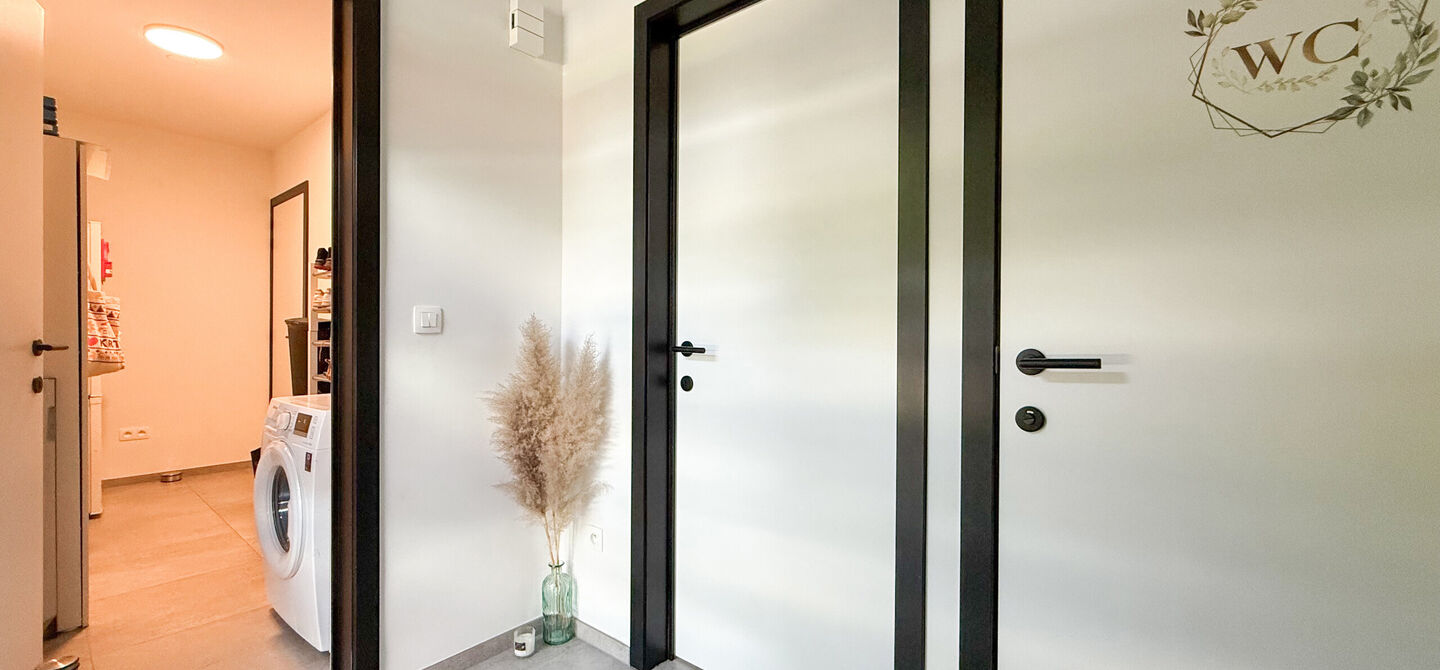 Bij ImmoFusion  7/7 “open huis”  : klik op onze 3D-TOUR.
Ervaar vastgoed alsof je er zelf doorloopt!

Welkom in deze schitterende halfopen BEN-nieuwbouwwoning in Paal, voorzien van vier slaapkamers. Kopen is verhuizen: deze woning is helemaal klaar om