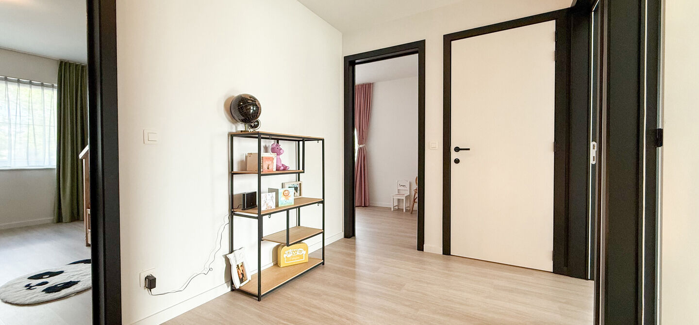 Bij ImmoFusion  7/7 “open huis”  : klik op onze 3D-TOUR.
Ervaar vastgoed alsof je er zelf doorloopt!

Welkom in deze schitterende halfopen BEN-nieuwbouwwoning in Paal, voorzien van vier slaapkamers. Kopen is verhuizen: deze woning is helemaal klaar om