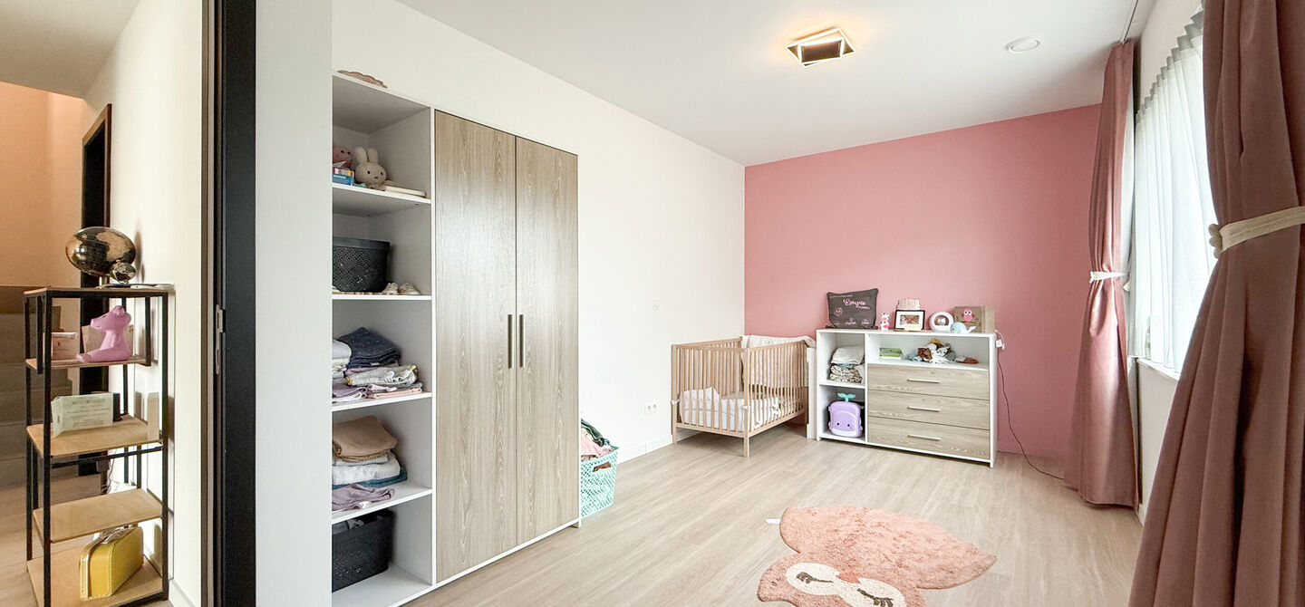 Bij ImmoFusion  7/7 “open huis”  : klik op onze 3D-TOUR.
Ervaar vastgoed alsof je er zelf doorloopt!

Welkom in deze schitterende halfopen BEN-nieuwbouwwoning in Paal, voorzien van vier slaapkamers. Kopen is verhuizen: deze woning is helemaal klaar om