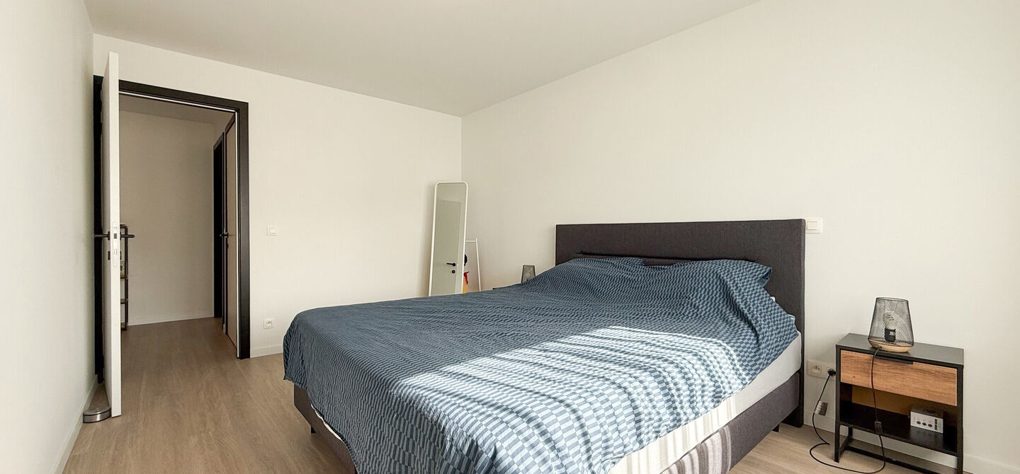 Bij ImmoFusion  7/7 “open huis”  : klik op onze 3D-TOUR.
Ervaar vastgoed alsof je er zelf doorloopt!

Welkom in deze schitterende halfopen BEN-nieuwbouwwoning in Paal, voorzien van vier slaapkamers. Kopen is verhuizen: deze woning is helemaal klaar om