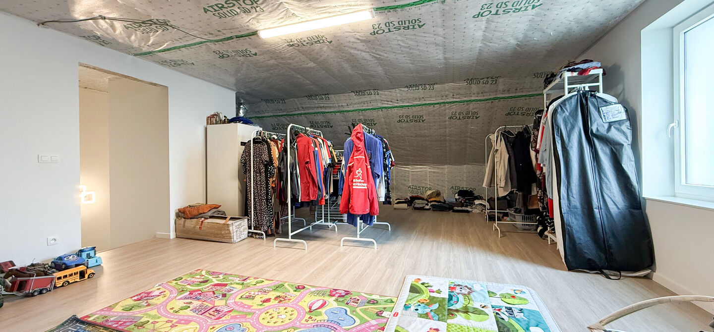 Bij ImmoFusion  7/7 “open huis”  : klik op onze 3D-TOUR.
Ervaar vastgoed alsof je er zelf doorloopt!

Welkom in deze schitterende halfopen BEN-nieuwbouwwoning in Paal, voorzien van vier slaapkamers. Kopen is verhuizen: deze woning is helemaal klaar om