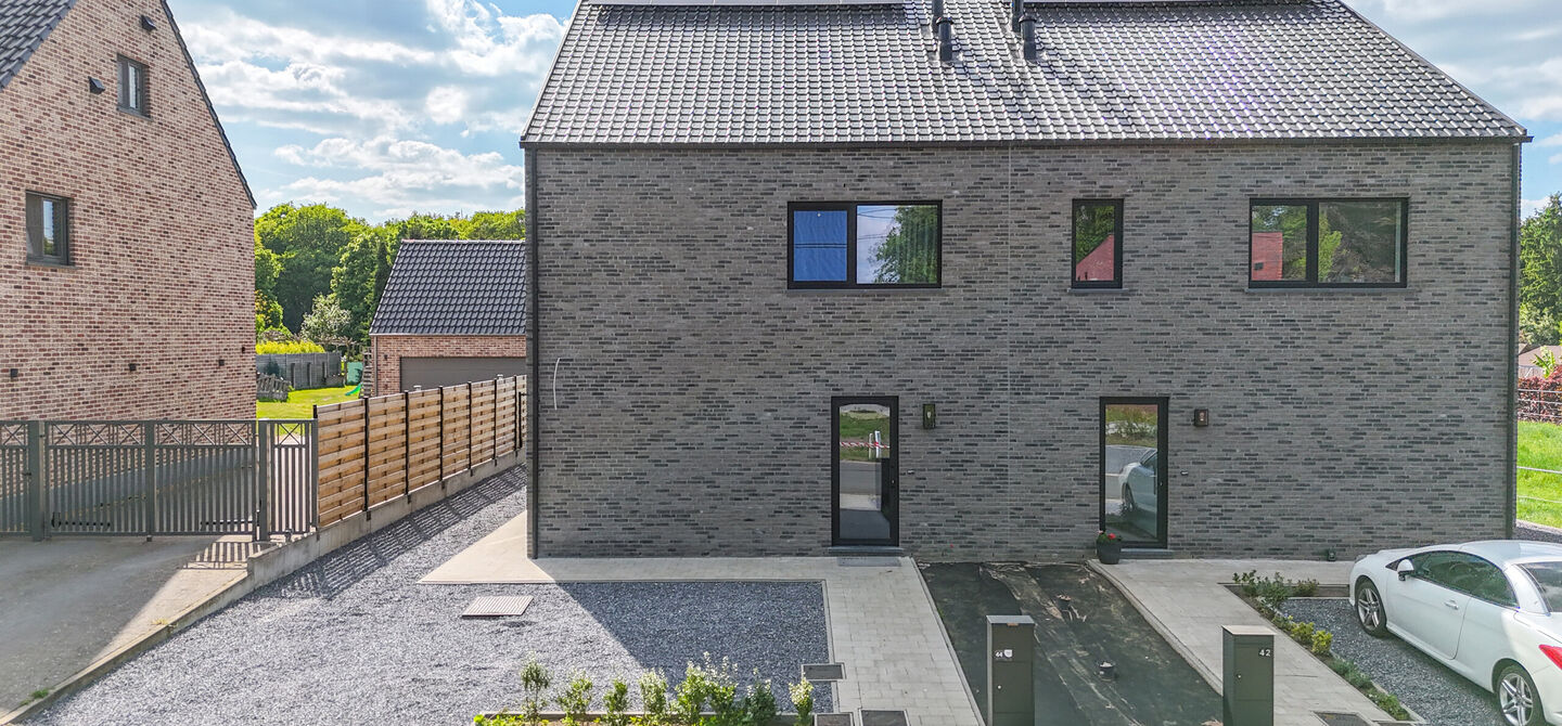Bij ImmoFusion  7/7 “open huis”  : klik op onze 3D-TOUR.
Ervaar vastgoed alsof je er zelf doorloopt!

Welkom in deze schitterende halfopen BEN-nieuwbouwwoning in Paal, voorzien van vier slaapkamers. Kopen is verhuizen: deze woning is helemaal klaar om