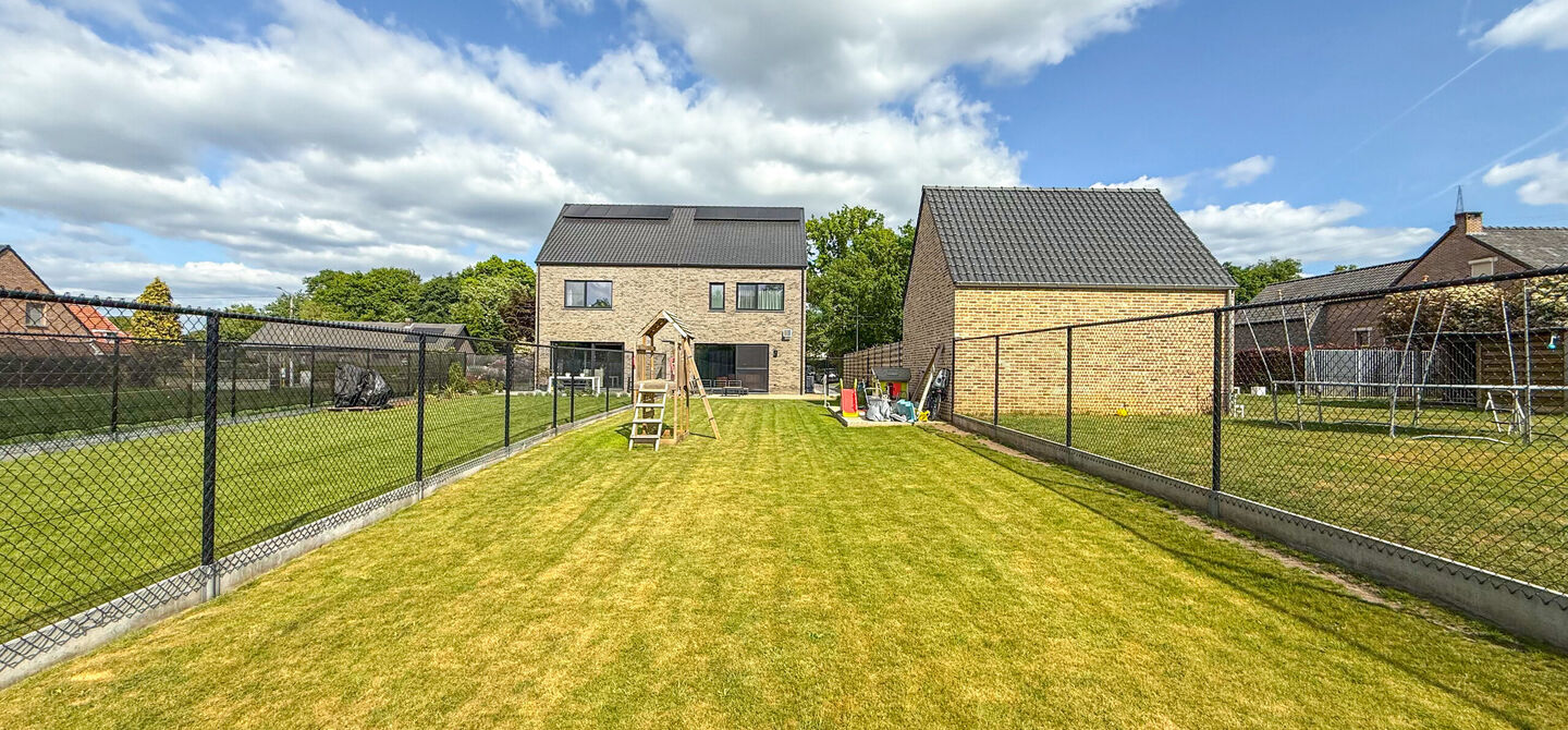 Bij ImmoFusion  7/7 “open huis”  : klik op onze 3D-TOUR.
Ervaar vastgoed alsof je er zelf doorloopt!

Welkom in deze schitterende halfopen BEN-nieuwbouwwoning in Paal, voorzien van vier slaapkamers. Kopen is verhuizen: deze woning is helemaal klaar om