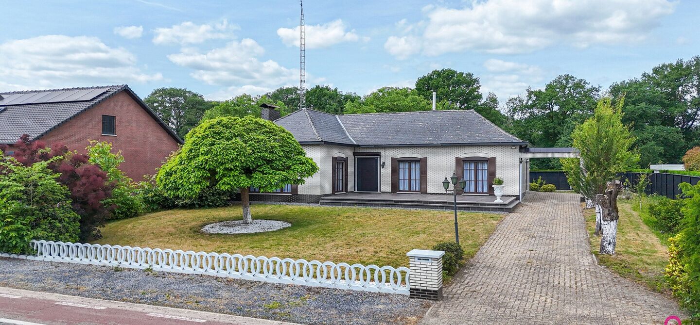 Bij ImmoFusion 7/7 “open huis” : klik op onze 3D-TOUR.
Ervaar vastgoed alsof je er zelf doorloopt!

Welkom in deze charmante, instapklare woning in de Pannehoefstraat 39 te Koersel, ideaal gelegen in een rustige, groene buurt op slechts 2 km van het b