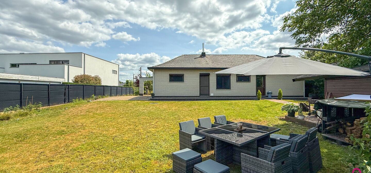 Bij ImmoFusion 7/7 “open huis” : klik op onze 3D-TOUR.
Ervaar vastgoed alsof je er zelf doorloopt!

Welkom in deze charmante, instapklare woning in de Pannehoefstraat 39 te Koersel, ideaal gelegen in een rustige, groene buurt op slechts 2 km van het b