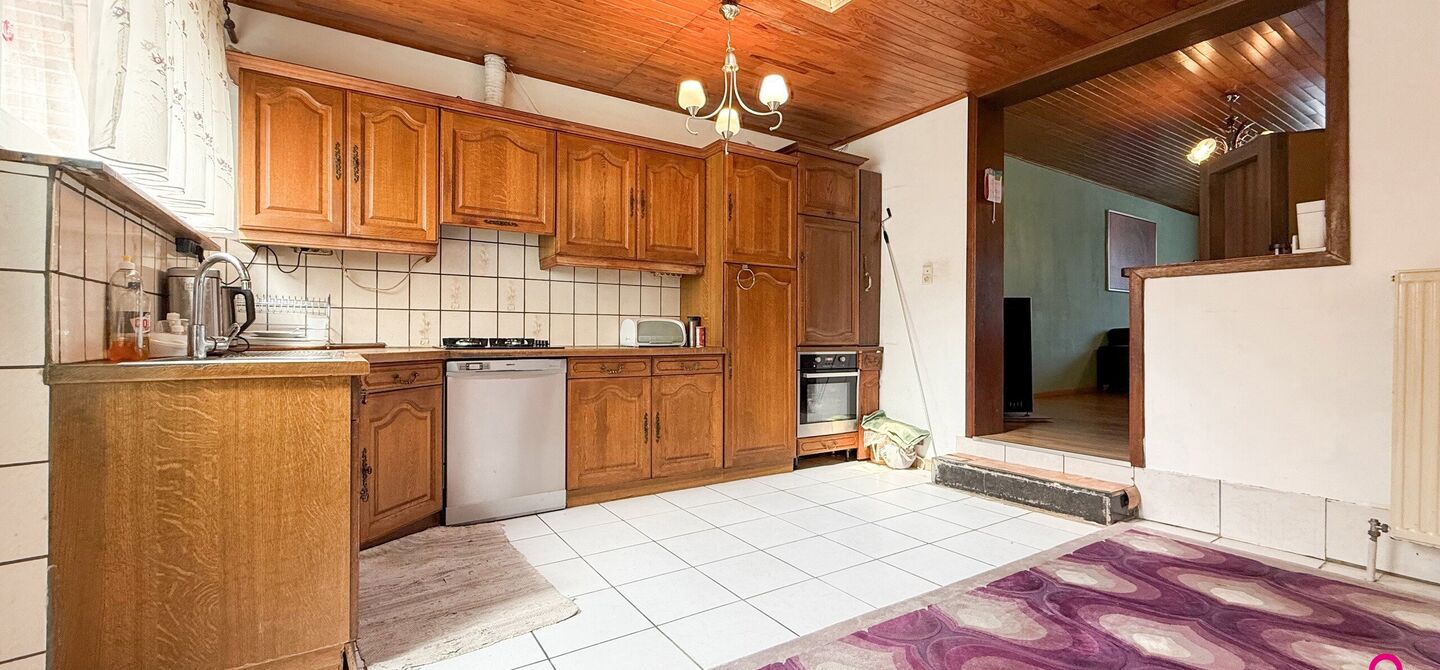 Bij ImmoFusion 7/7 “open huis” : klik op onze 3D-TOUR. Ervaar vastgoed alsof je er zelf doorloopt!

Gezellige gezinswoning met potentieel op rustige ligging vlakbij centrum en invalswegen!
Ben je op zoek naar een woning waarin je nog jouw persoonlijke