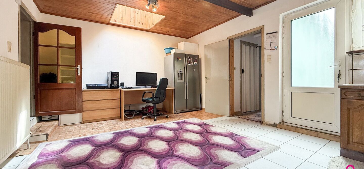 Bij ImmoFusion 7/7 “open huis” : klik op onze 3D-TOUR. Ervaar vastgoed alsof je er zelf doorloopt!

Gezellige gezinswoning met potentieel op rustige ligging vlakbij centrum en invalswegen!
Ben je op zoek naar een woning waarin je nog jouw persoonlijke