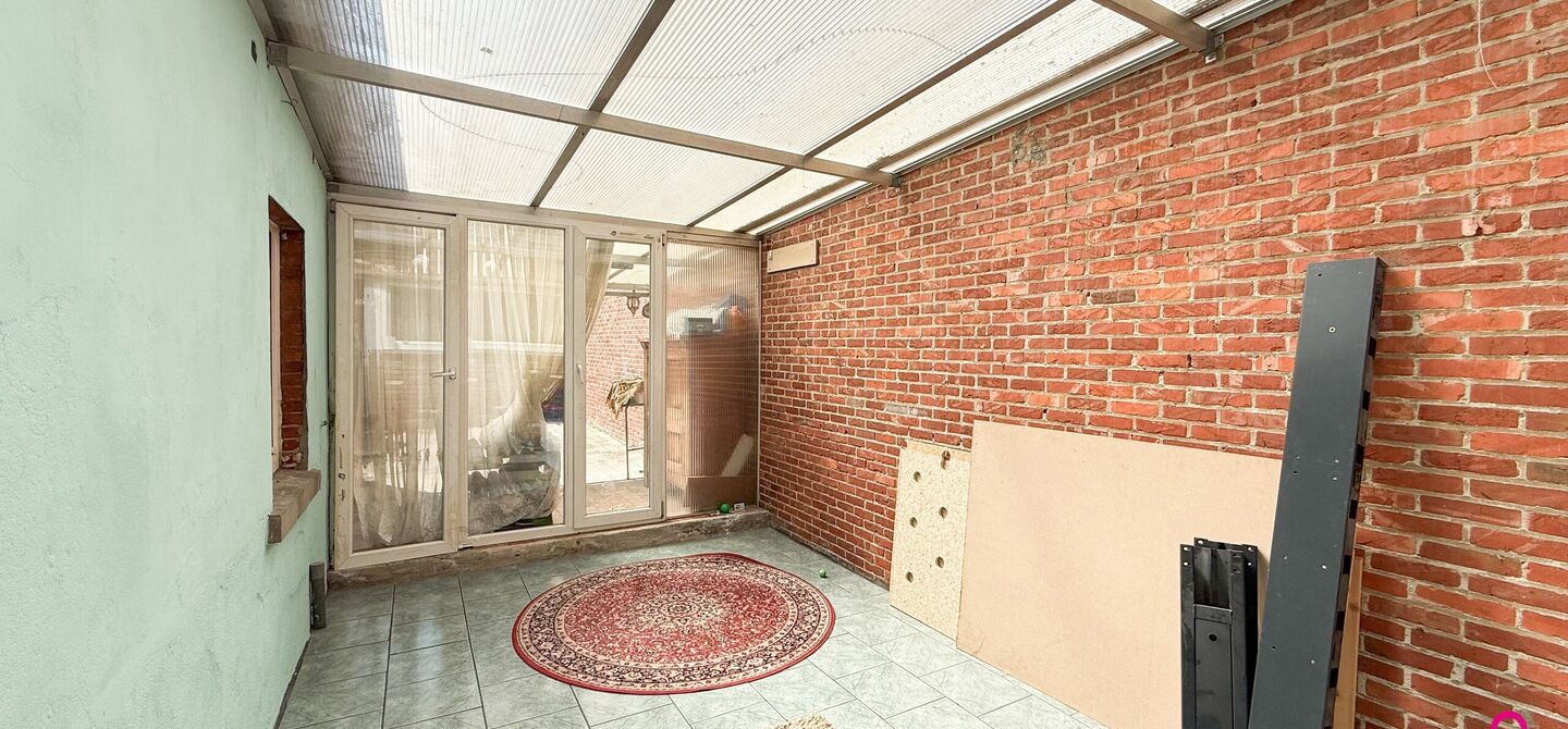 Bij ImmoFusion 7/7 “open huis” : klik op onze 3D-TOUR. Ervaar vastgoed alsof je er zelf doorloopt!

Gezellige gezinswoning met potentieel op rustige ligging vlakbij centrum en invalswegen!
Ben je op zoek naar een woning waarin je nog jouw persoonlijke