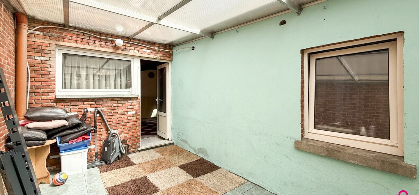 Bij ImmoFusion 7/7 “open huis” : klik op onze 3D-TOUR. Ervaar vastgoed alsof je er zelf doorloopt!

Gezellige gezinswoning met potentieel op rustige ligging vlakbij centrum en invalswegen!
Ben je op zoek naar een woning waarin je nog jouw persoonlijke