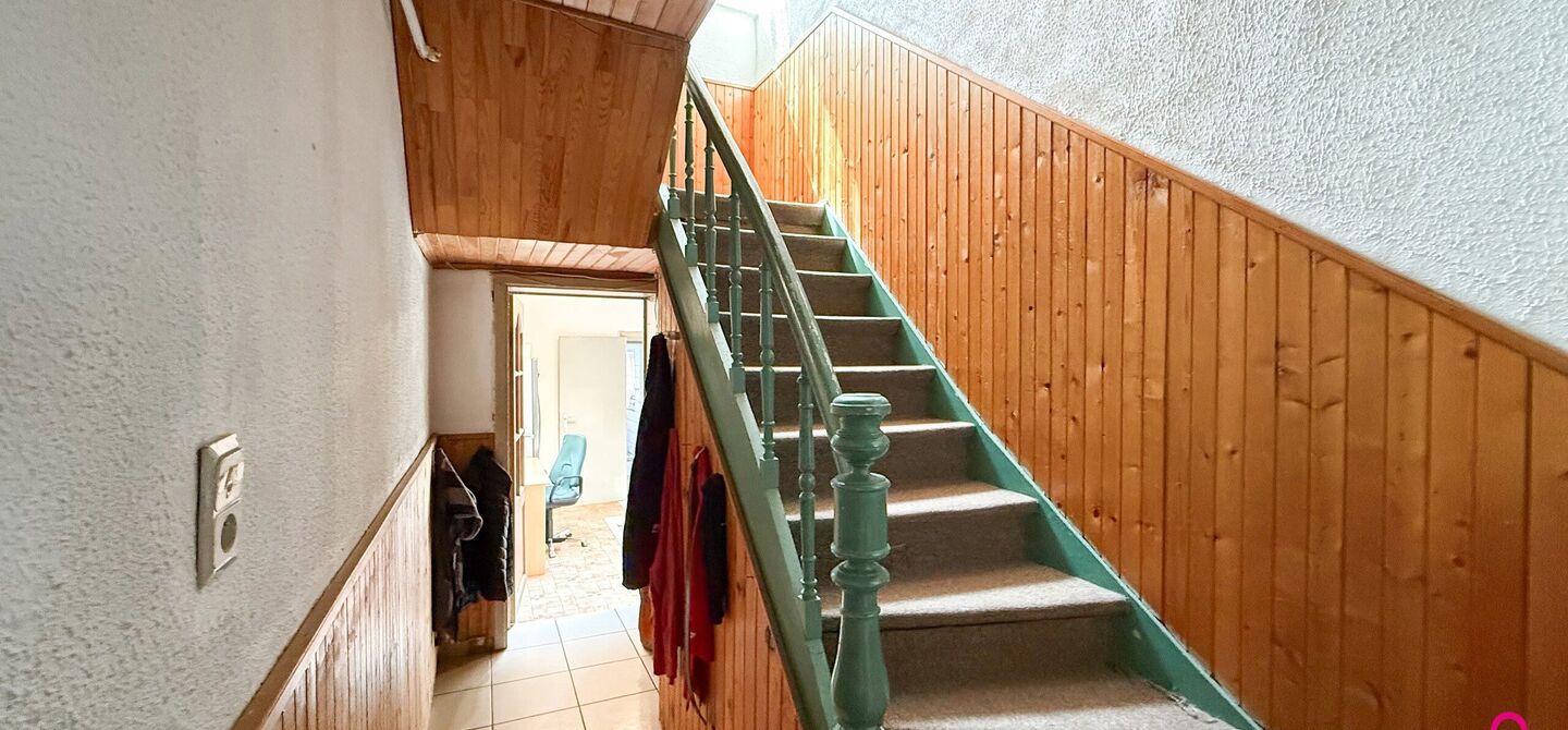 Bij ImmoFusion 7/7 “open huis” : klik op onze 3D-TOUR. Ervaar vastgoed alsof je er zelf doorloopt!

Gezellige gezinswoning met potentieel op rustige ligging vlakbij centrum en invalswegen!
Ben je op zoek naar een woning waarin je nog jouw persoonlijke