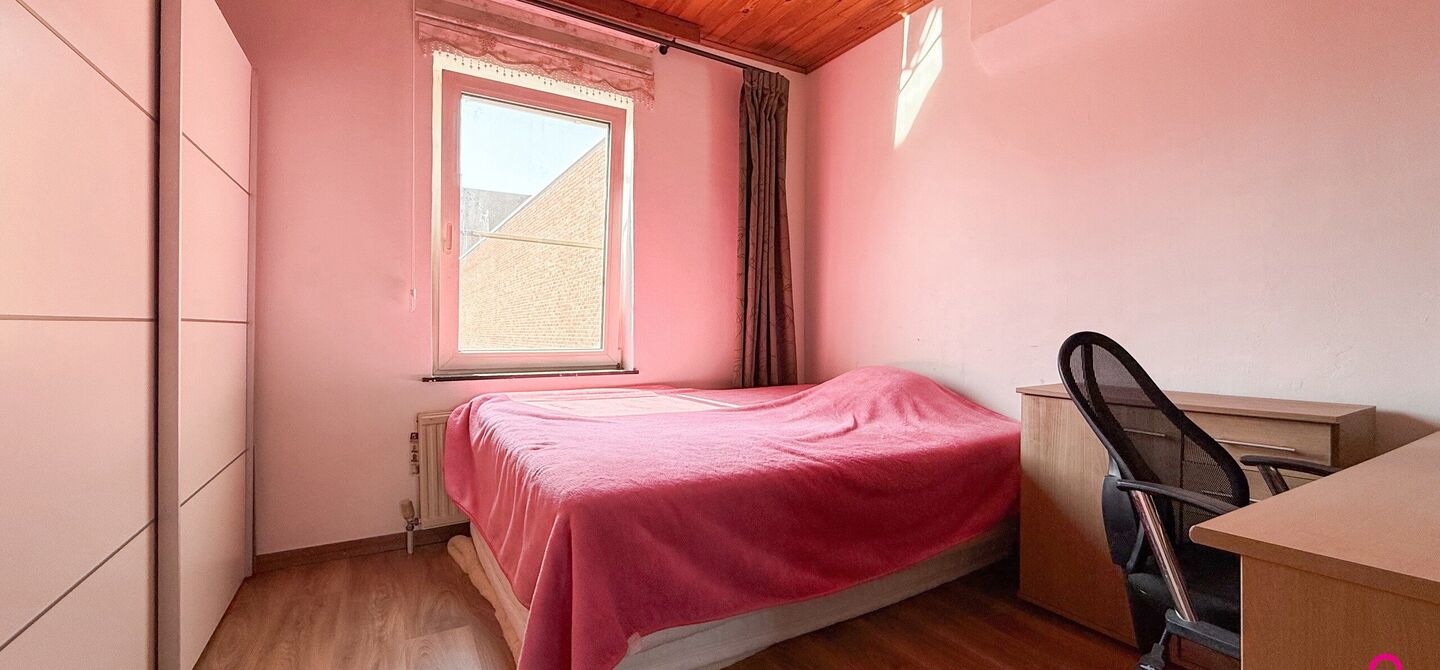 Bij ImmoFusion 7/7 “open huis” : klik op onze 3D-TOUR. Ervaar vastgoed alsof je er zelf doorloopt!

Gezellige gezinswoning met potentieel op rustige ligging vlakbij centrum en invalswegen!
Ben je op zoek naar een woning waarin je nog jouw persoonlijke