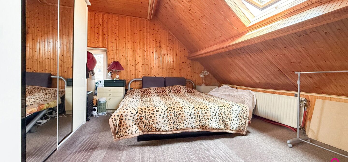 Bij ImmoFusion 7/7 “open huis” : klik op onze 3D-TOUR. Ervaar vastgoed alsof je er zelf doorloopt!

Gezellige gezinswoning met potentieel op rustige ligging vlakbij centrum en invalswegen!
Ben je op zoek naar een woning waarin je nog jouw persoonlijke
