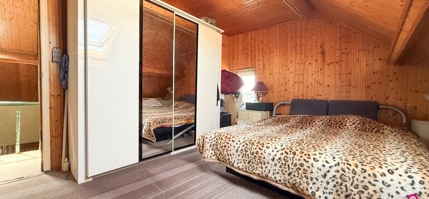 Bij ImmoFusion 7/7 “open huis” : klik op onze 3D-TOUR. Ervaar vastgoed alsof je er zelf doorloopt!

Gezellige gezinswoning met potentieel op rustige ligging vlakbij centrum en invalswegen!
Ben je op zoek naar een woning waarin je nog jouw persoonlijke